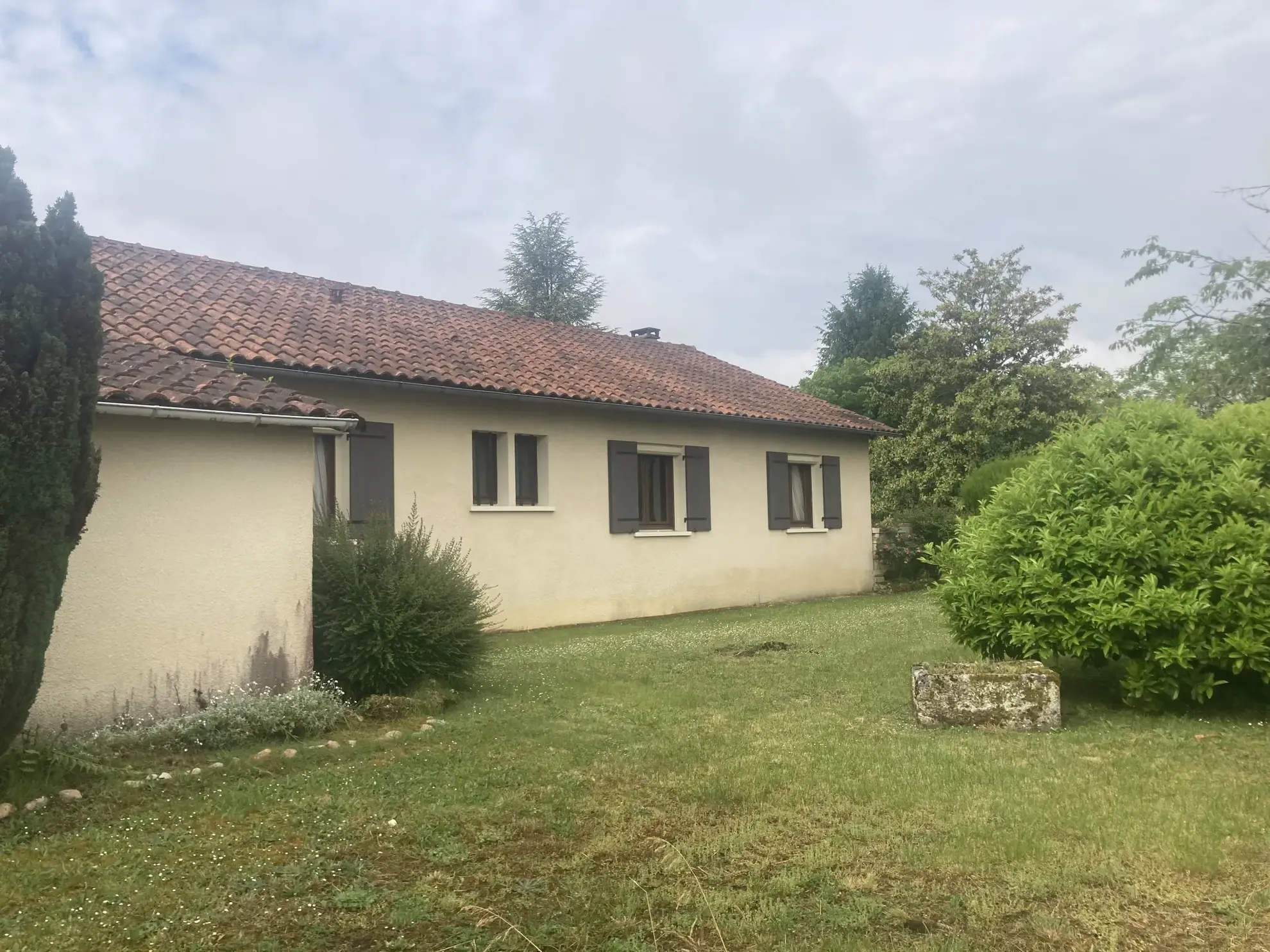 Maison de village de 125 m² à La Tour Blanche avec 2 chambres et terrasse 
