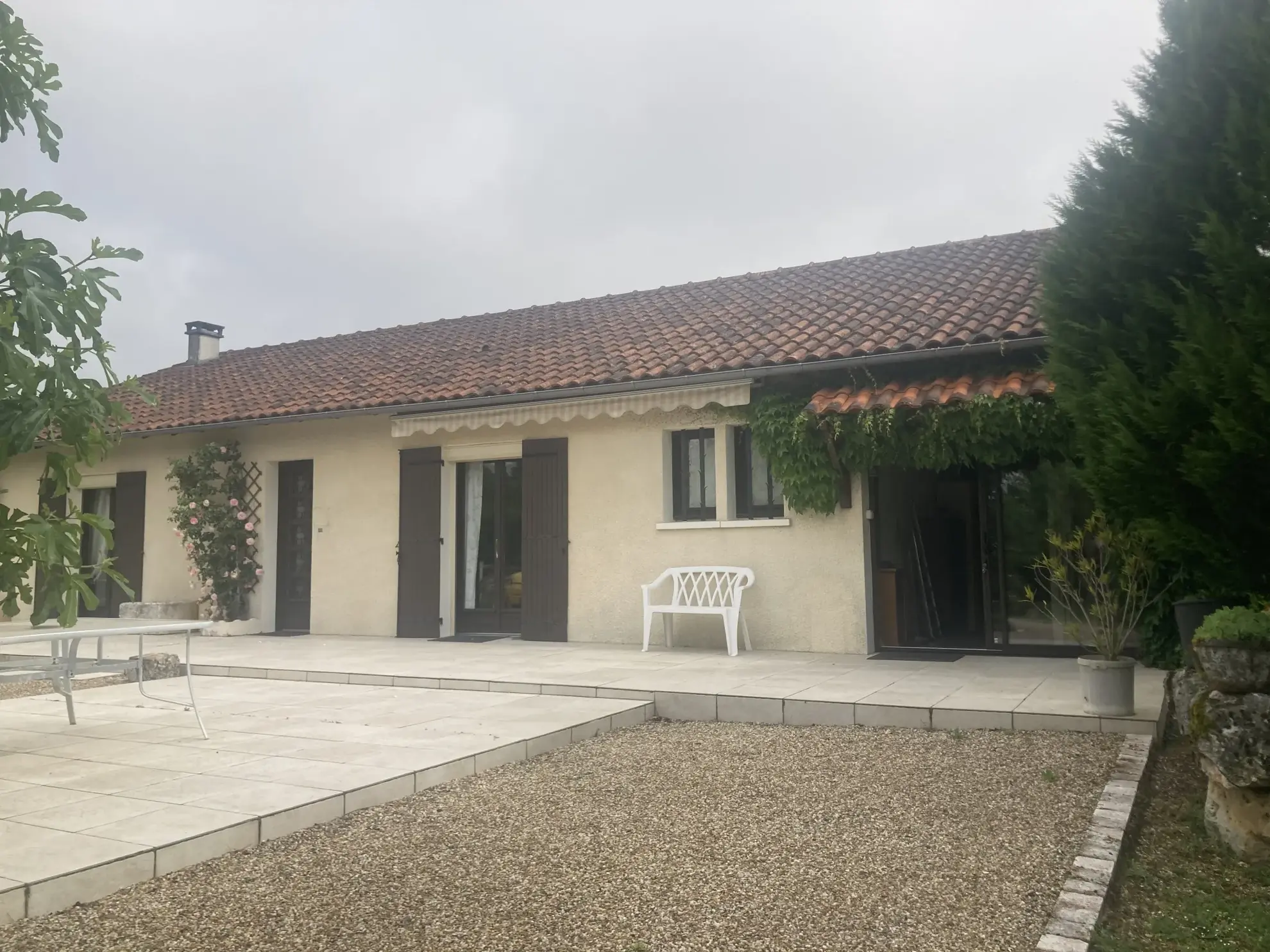 Maison de village de 125 m² à La Tour Blanche avec 2 chambres et terrasse 