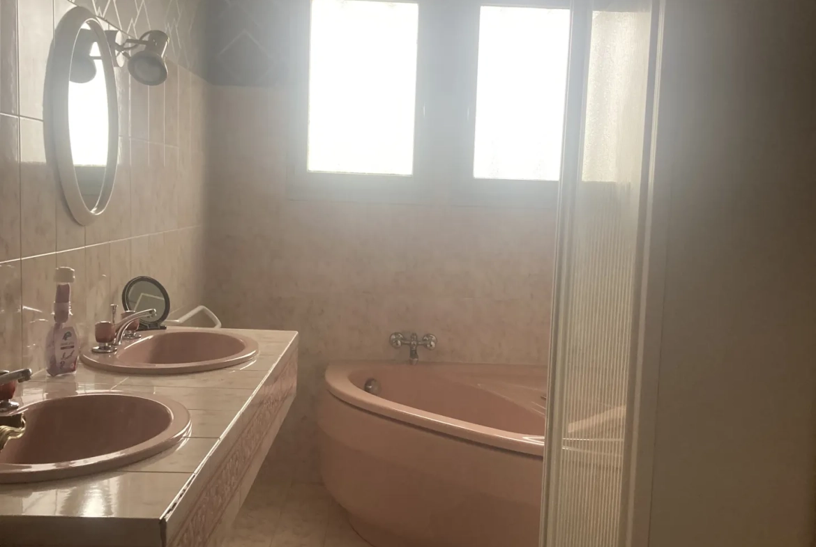 Maison de village de 125 m² à La Tour Blanche avec 2 chambres et terrasse 