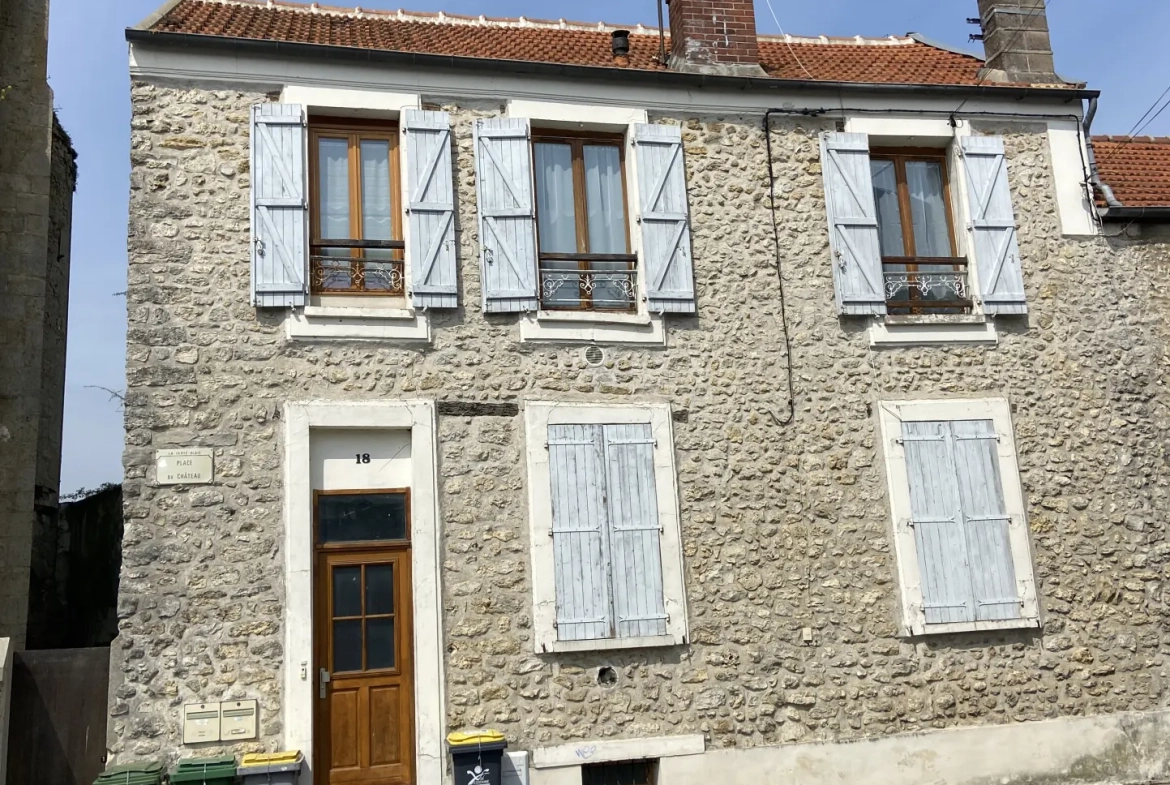 Appartement F2 en hyper-centre-ville de La Ferté-Alais avec cave et bon rendement locatif 