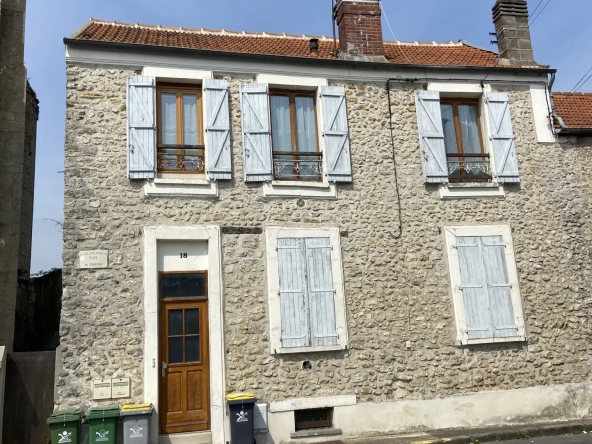 Appartement F2 en hyper-centre-ville de La Ferté-Alais avec cave et bon rendement locatif