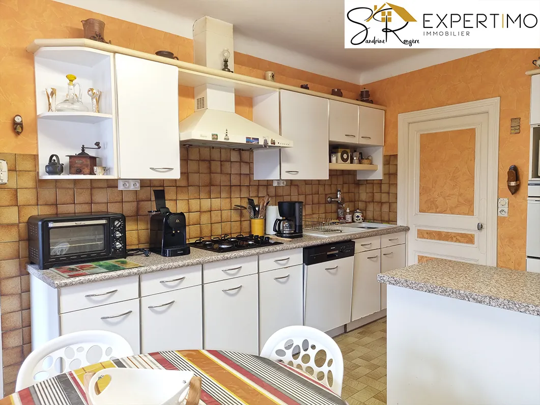 Spacieuse maison avec grange et terrain à Saint-Gervais-d’Auvergne 