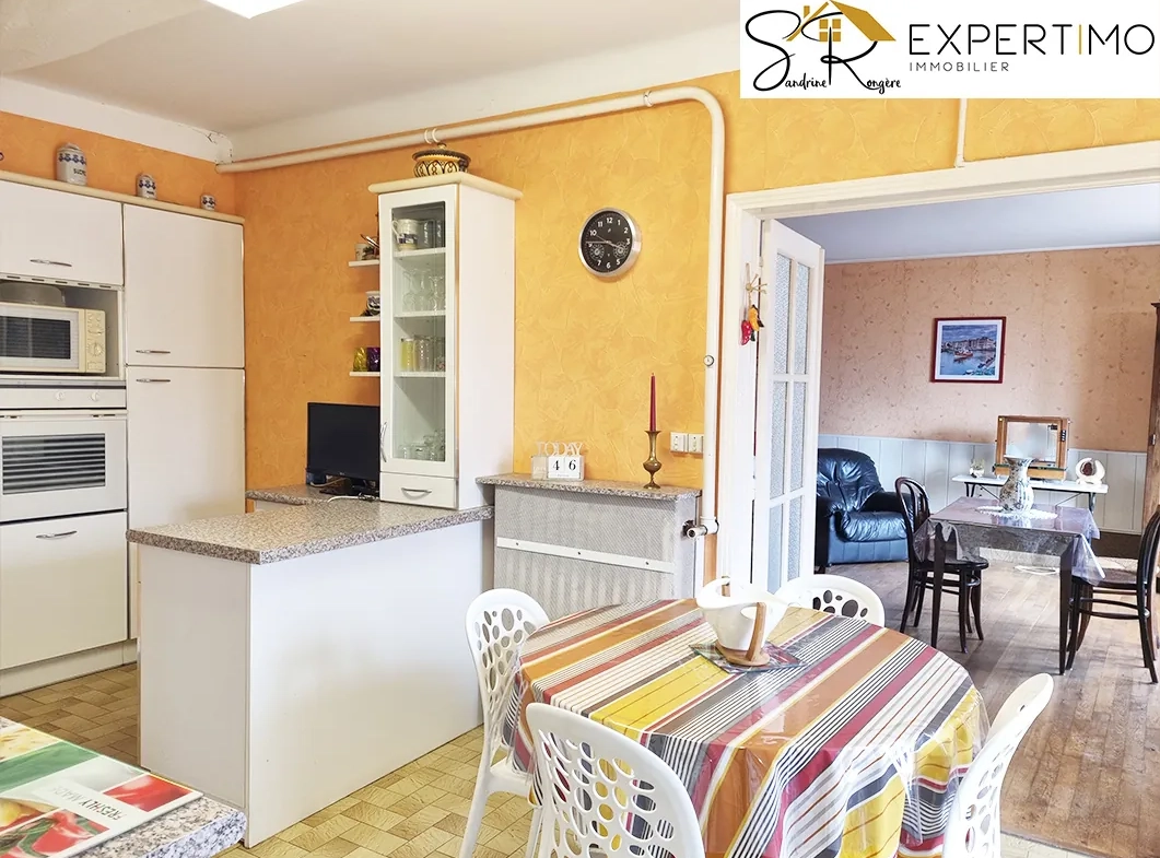 Spacieuse maison avec grange et terrain à Saint-Gervais-d’Auvergne 