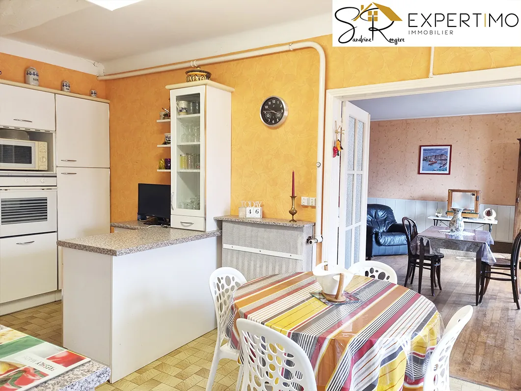 Spacieuse maison avec grange et terrain à Saint-Gervais-d’Auvergne 