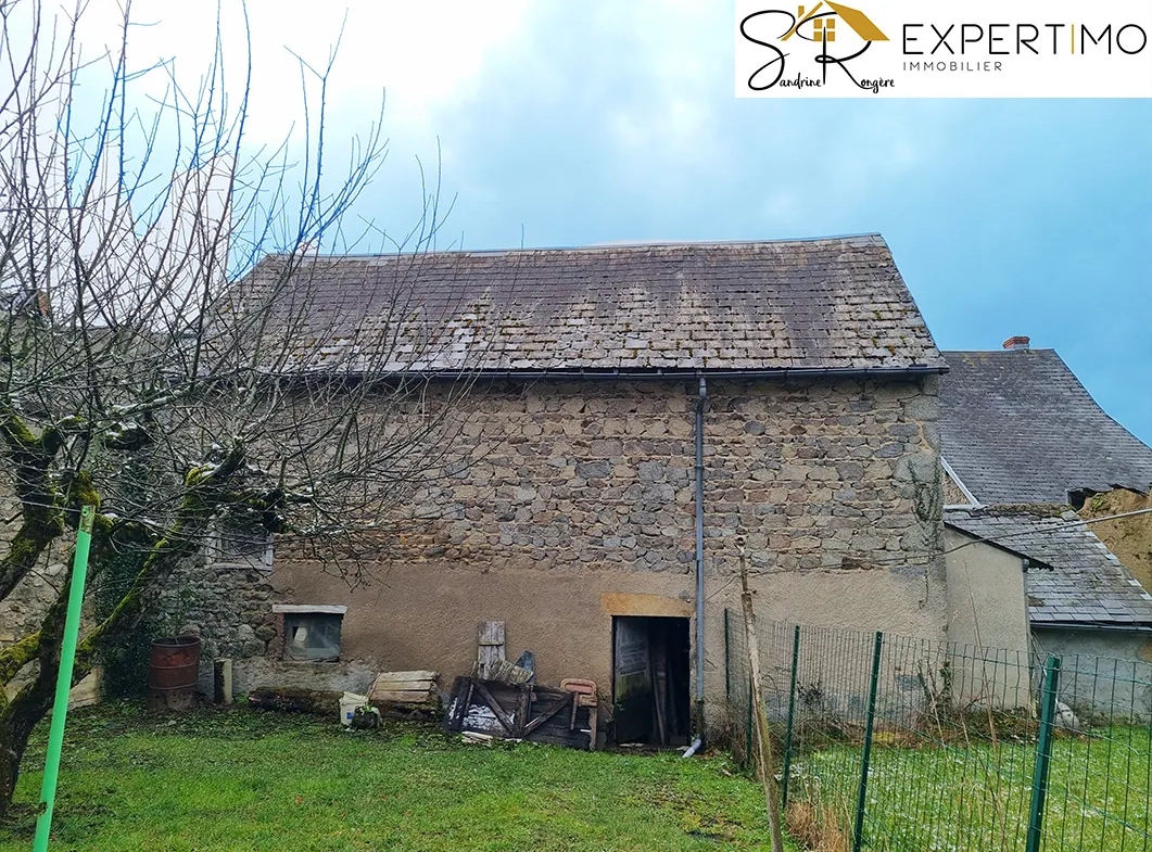 Spacieuse maison avec grange et terrain à Saint-Gervais-d’Auvergne 