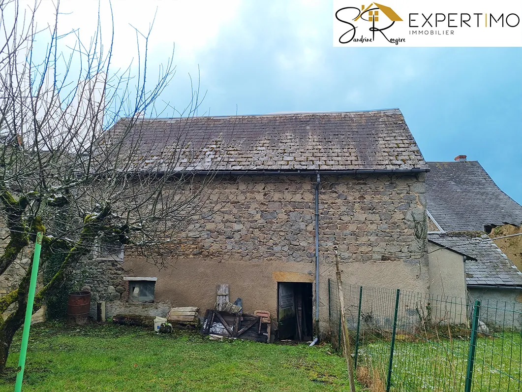 Spacieuse maison avec grange et terrain à Saint-Gervais-d’Auvergne 