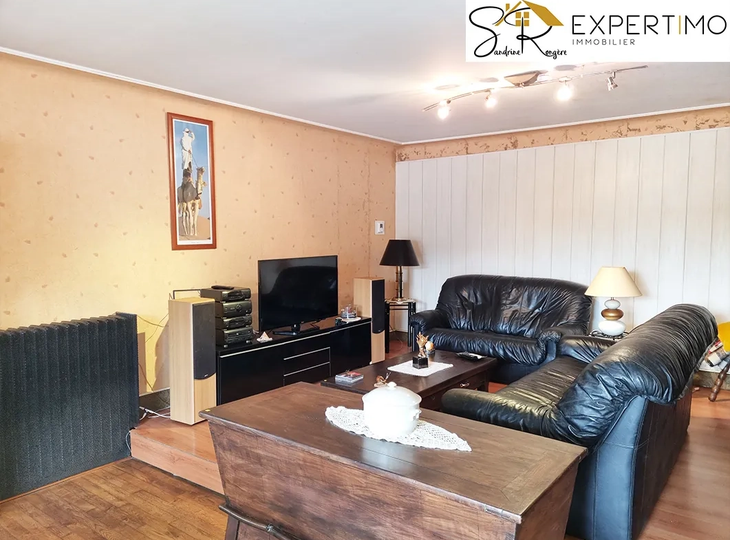 Spacieuse maison avec grange et terrain à Saint-Gervais-d’Auvergne 