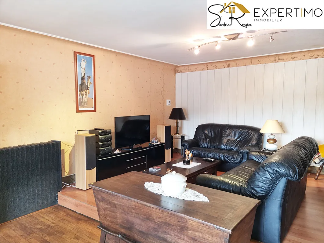 Spacieuse maison avec grange et terrain à Saint-Gervais-d’Auvergne 