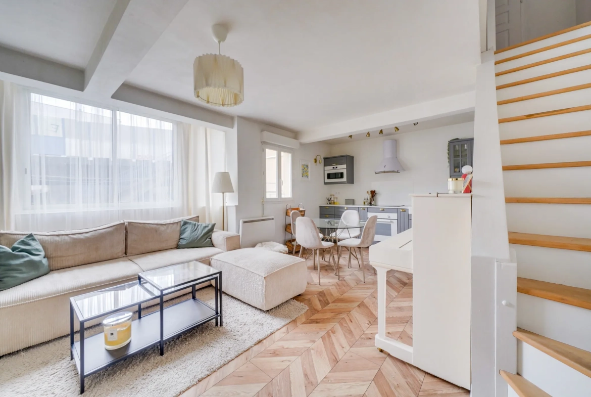 Appartement triplex 3 pièces à Bordeaux La Bastide de 75 m² avec balcon 