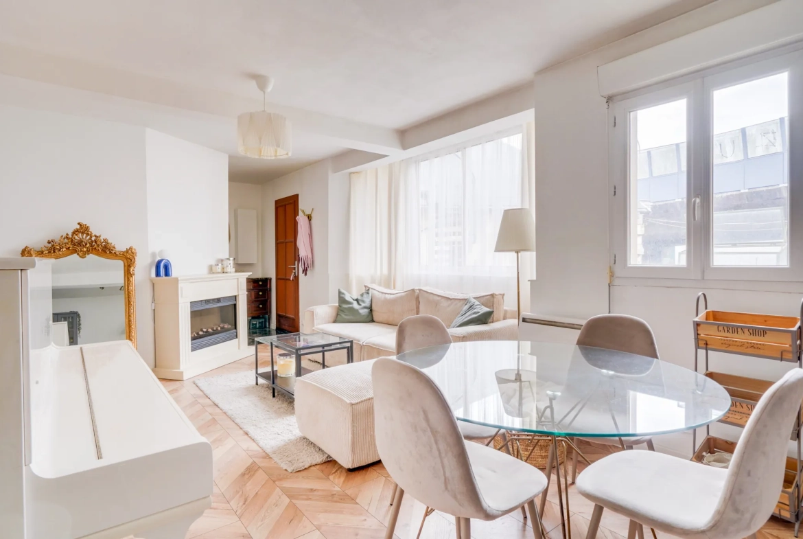 Appartement triplex 3 pièces à Bordeaux La Bastide de 75 m² avec balcon 