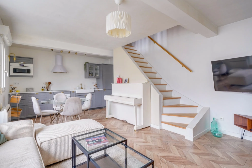 Appartement triplex 3 pièces à Bordeaux La Bastide de 75 m² avec balcon