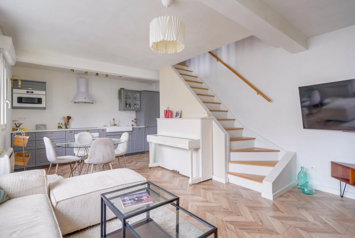 Appartement triplex 3 pièces à Bordeaux La Bastide de 75 m² avec balcon 
