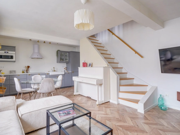 Appartement triplex 3 pièces à Bordeaux La Bastide de 75 m² avec balcon