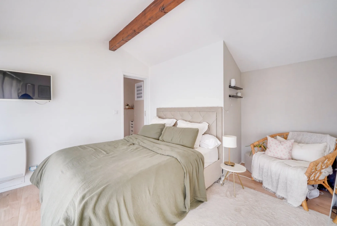 Appartement triplex 3 pièces à Bordeaux La Bastide de 75 m² avec balcon 