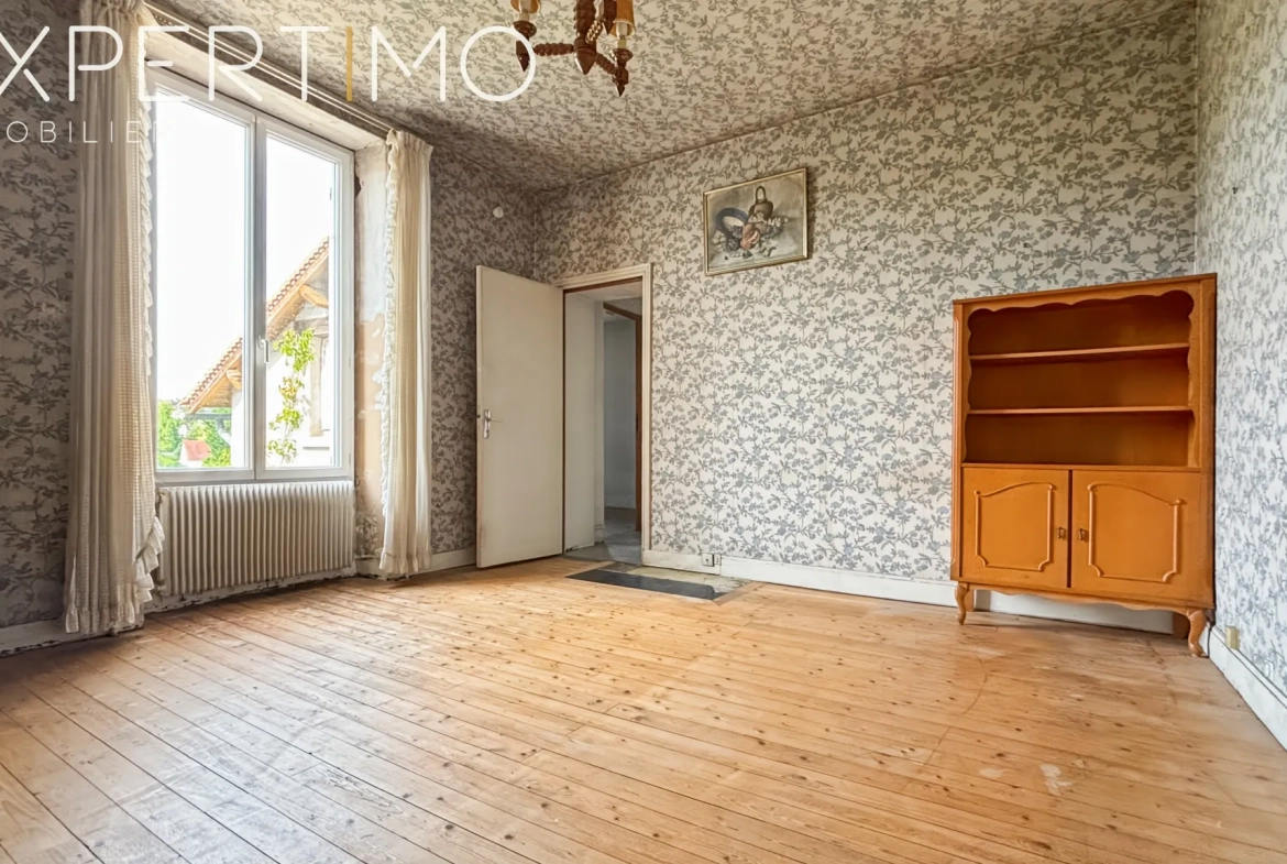 Maison ancienne avec potentiel de rénovation à Méréville - 5 chambres, sous-sol de 300 m² 