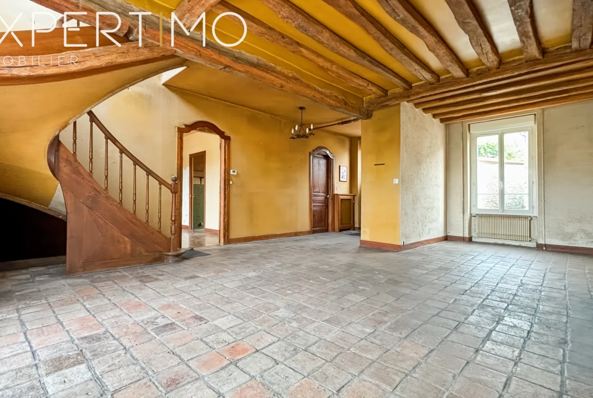 Maison ancienne avec potentiel de rénovation à Méréville - 5 chambres, sous-sol de 300 m² 