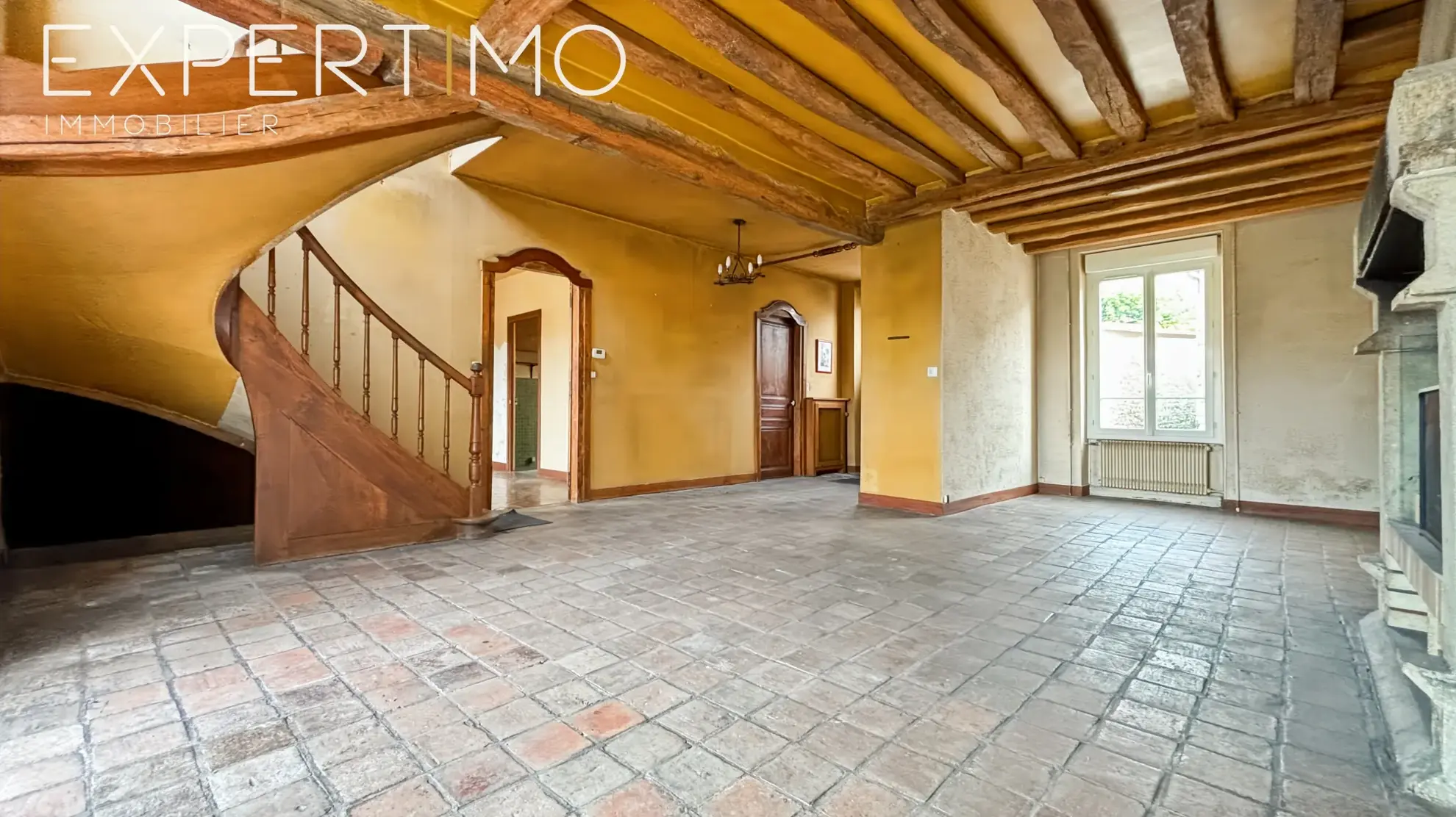 Maison ancienne avec potentiel de rénovation à Méréville - 5 chambres, sous-sol de 300 m² 