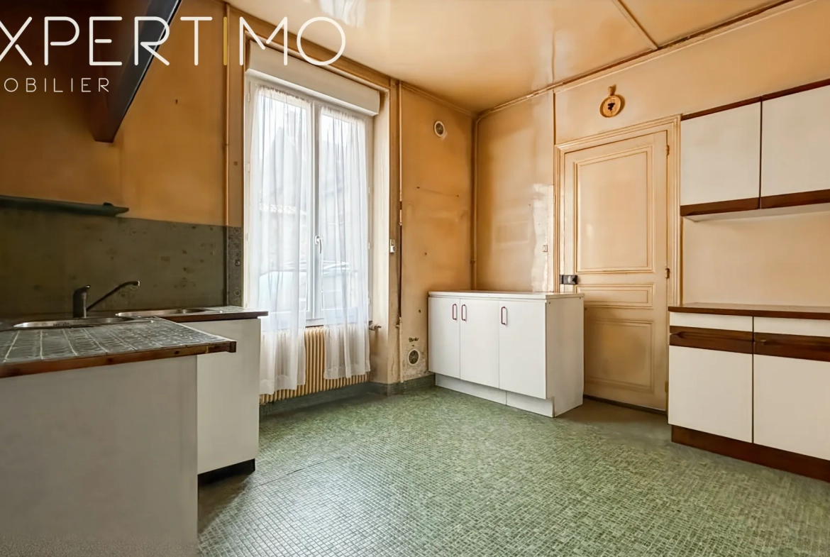 Maison ancienne avec potentiel de rénovation à Méréville - 5 chambres, sous-sol de 300 m² 