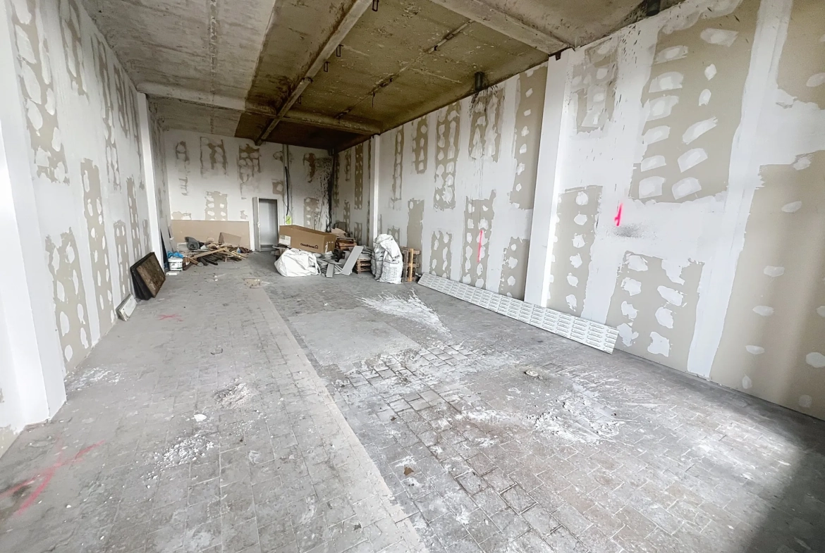 Loft brut 150 m2 avec terrasse et parking à Tourcoing Gare 
