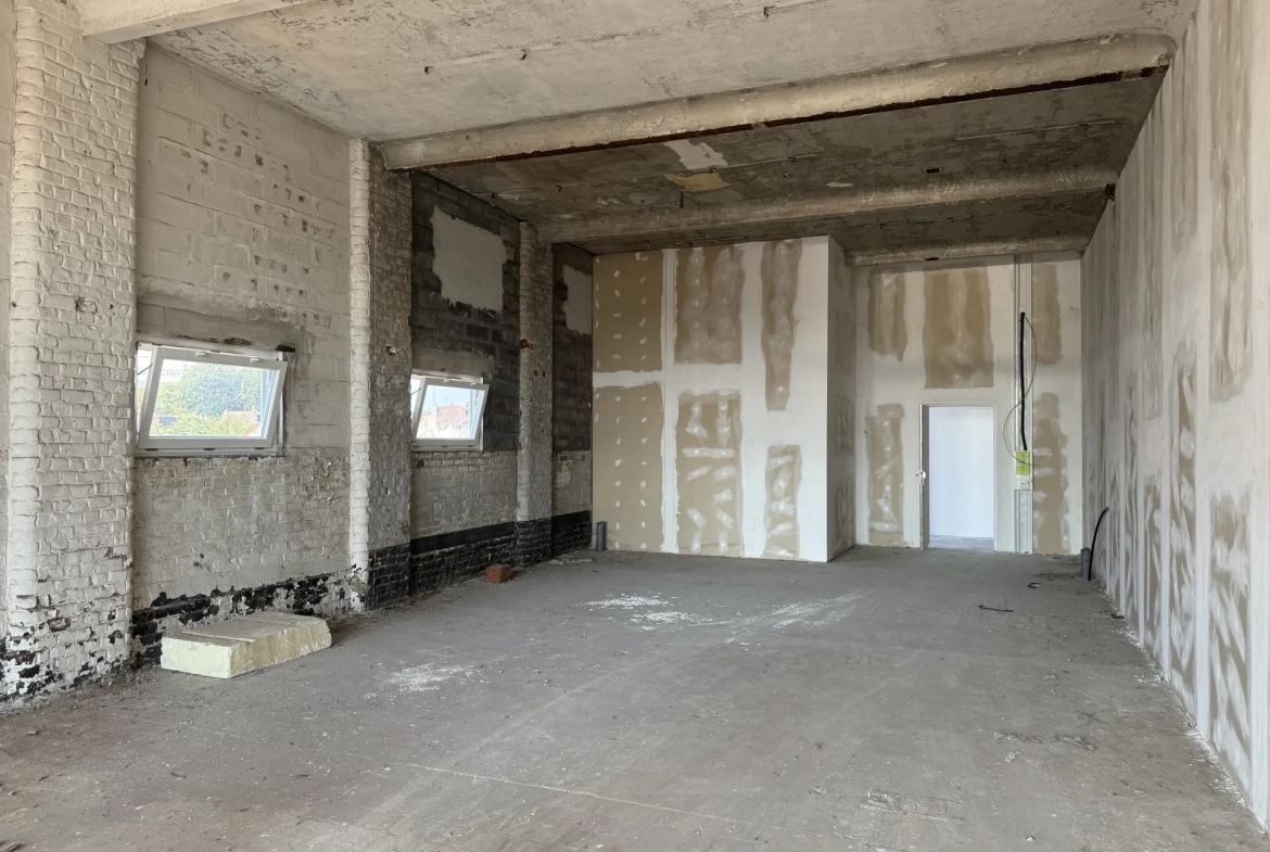 Loft brut 150 m2 avec terrasse et parking à Tourcoing Gare 