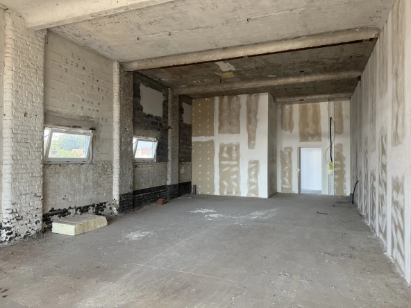 Loft brut 150 m2 avec terrasse et parking à Tourcoing Gare