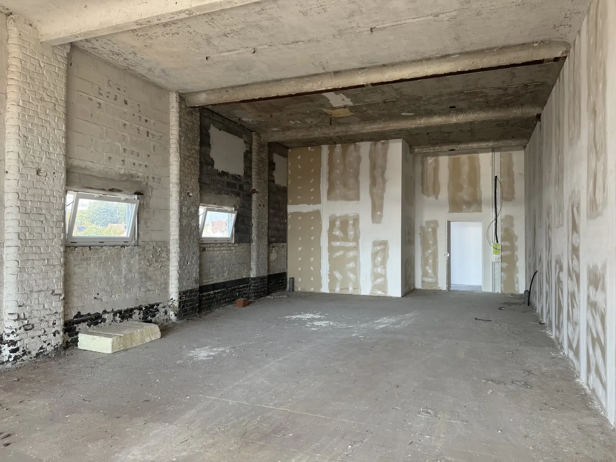Loft brut 150 m2 avec terrasse et parking à Tourcoing Gare 