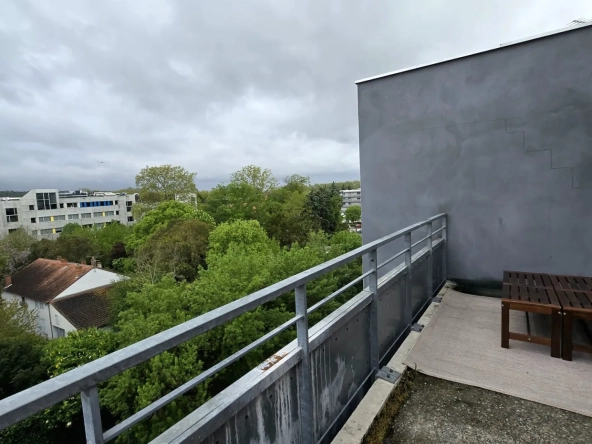 Appartement T3 avec terrasse et parking à Toulouse - Dernier étage