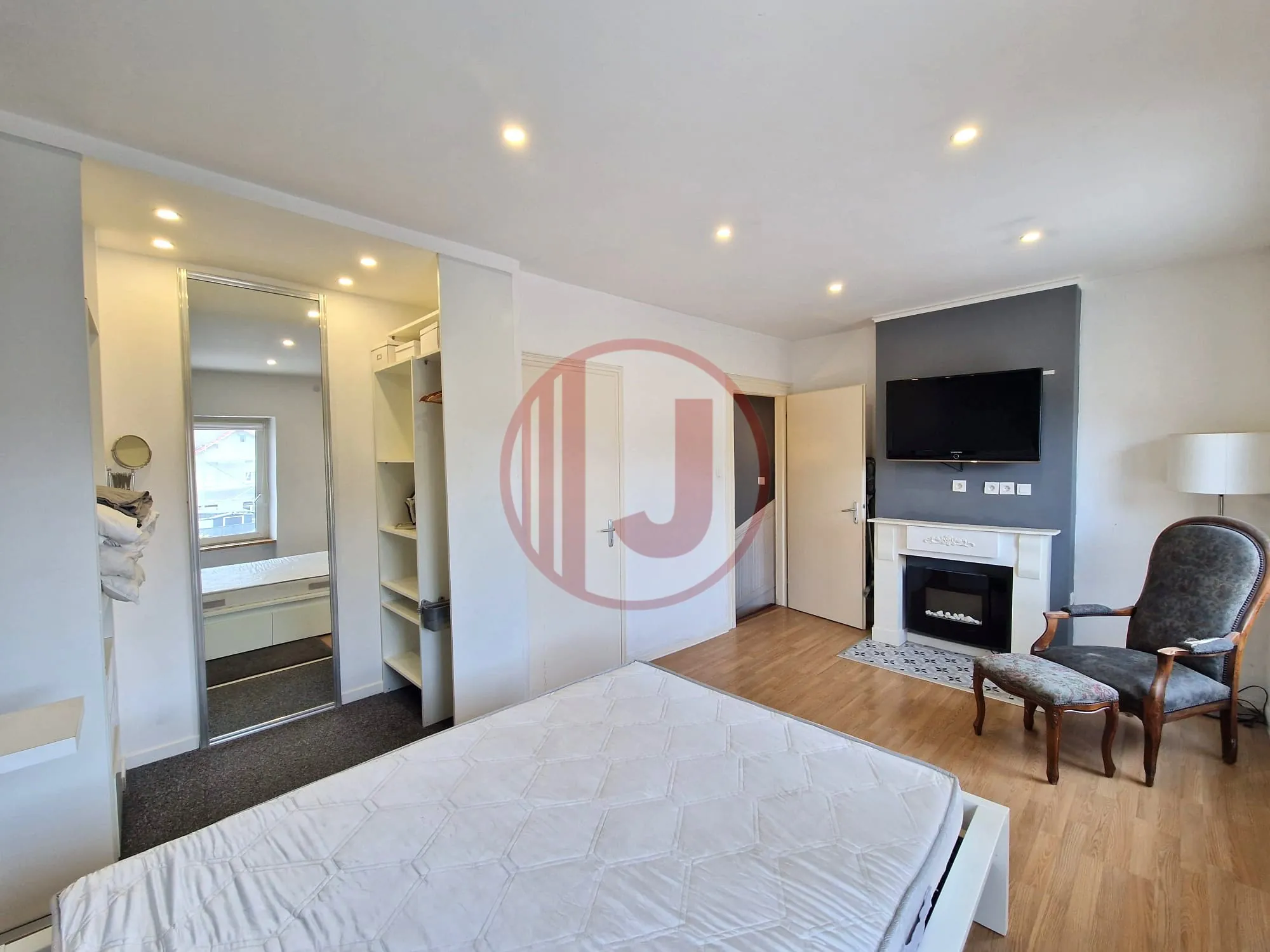 Maison rénovée à Mulhouse de 55 m² avec jardin et parking, parfait premier achat ou investissement locatif 