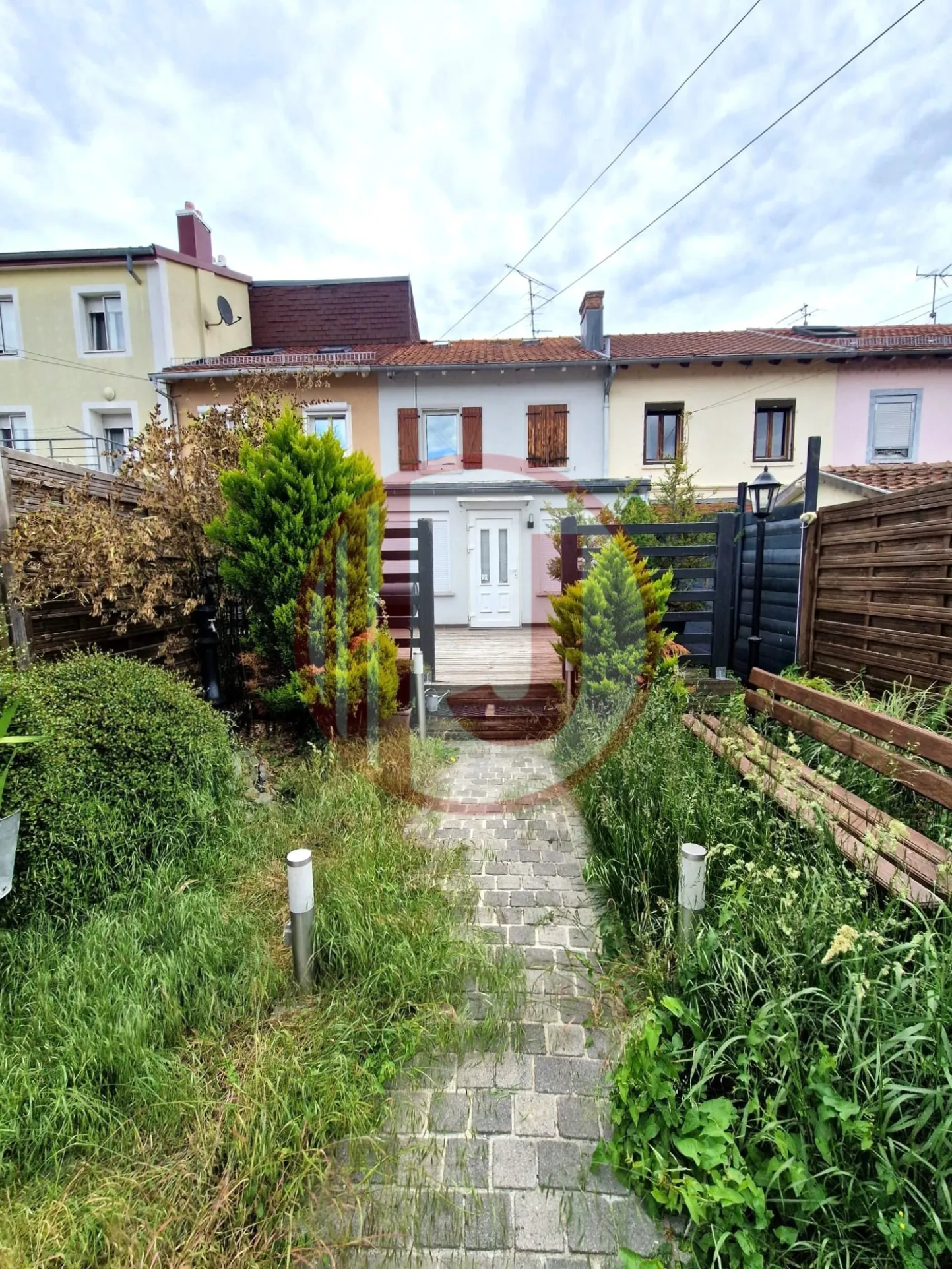 Maison rénovée à Mulhouse de 55 m² avec jardin et parking, parfait premier achat ou investissement locatif 
