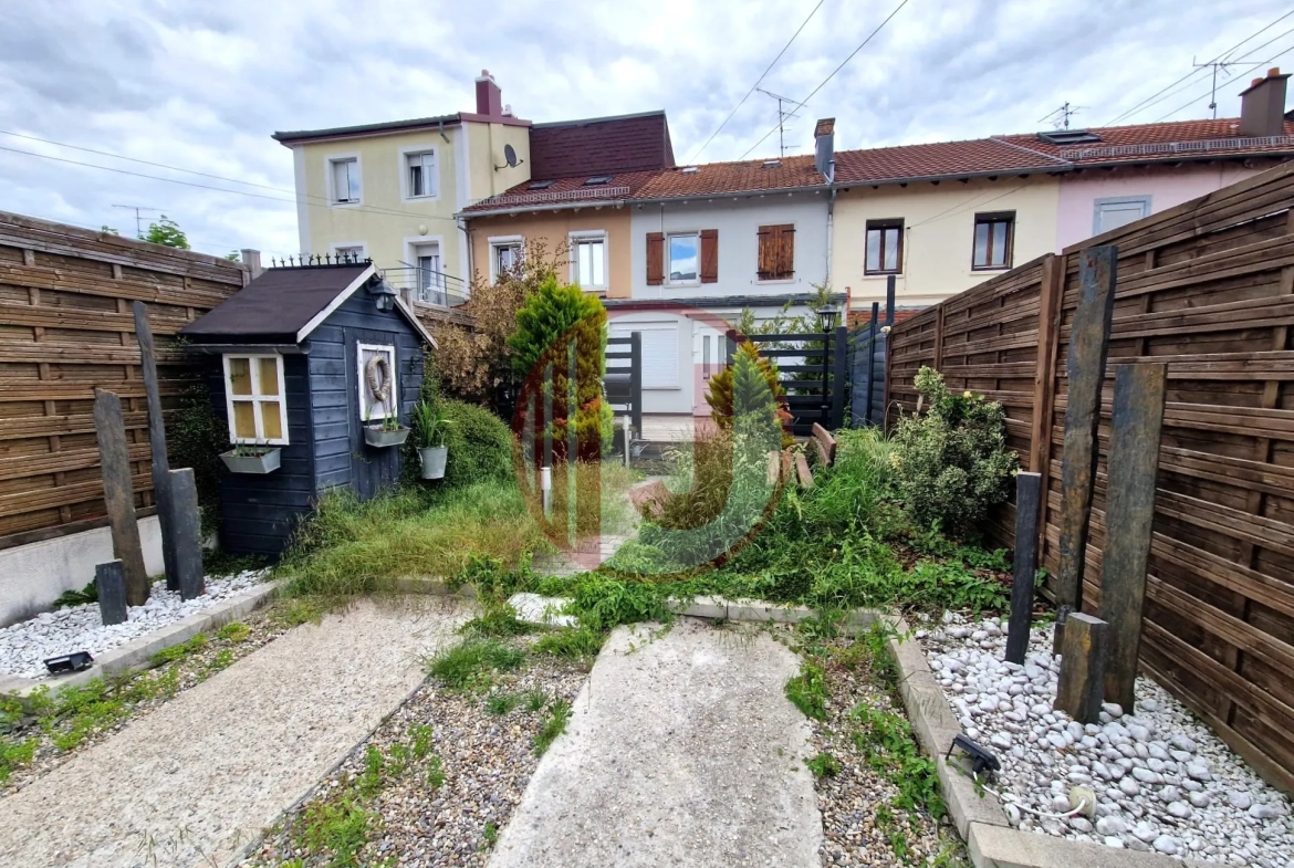 Maison rénovée à Mulhouse de 55 m² avec jardin et parking, parfait premier achat ou investissement locatif 