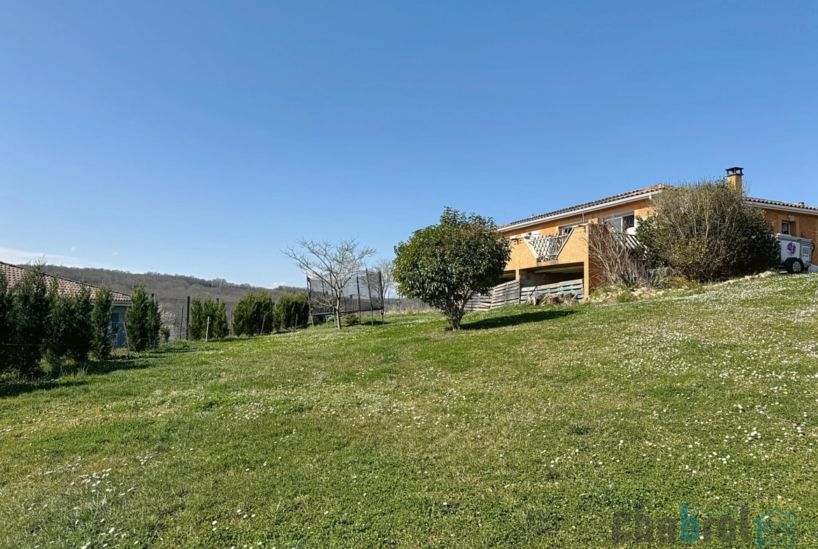 Belle maison de plain-pied avec 3 chambres, jardin et panneaux solaires à La Salvetat Belmontet proche Montauban 