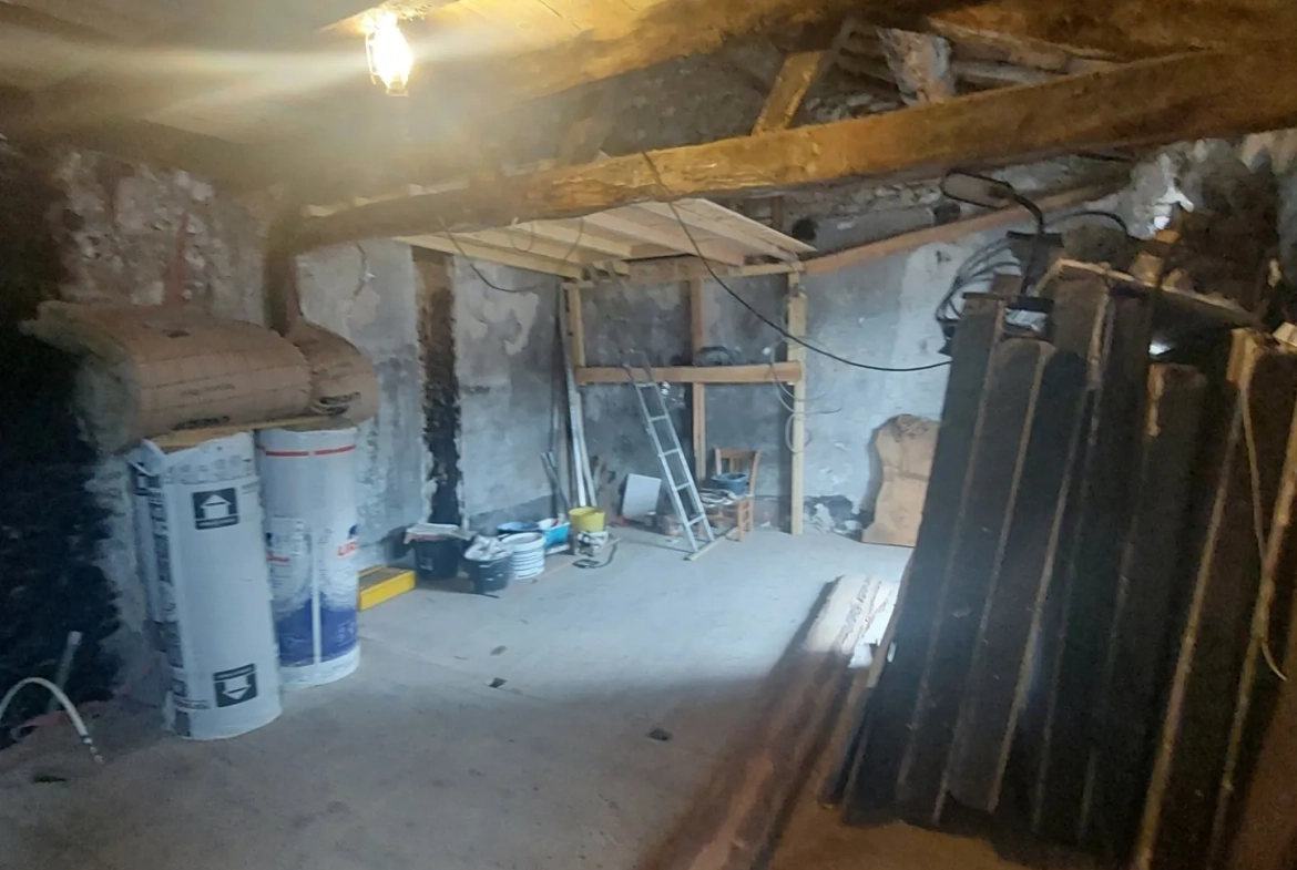 Maison de village rénovable à Fayet - Charme et potentiel en Ariège 
