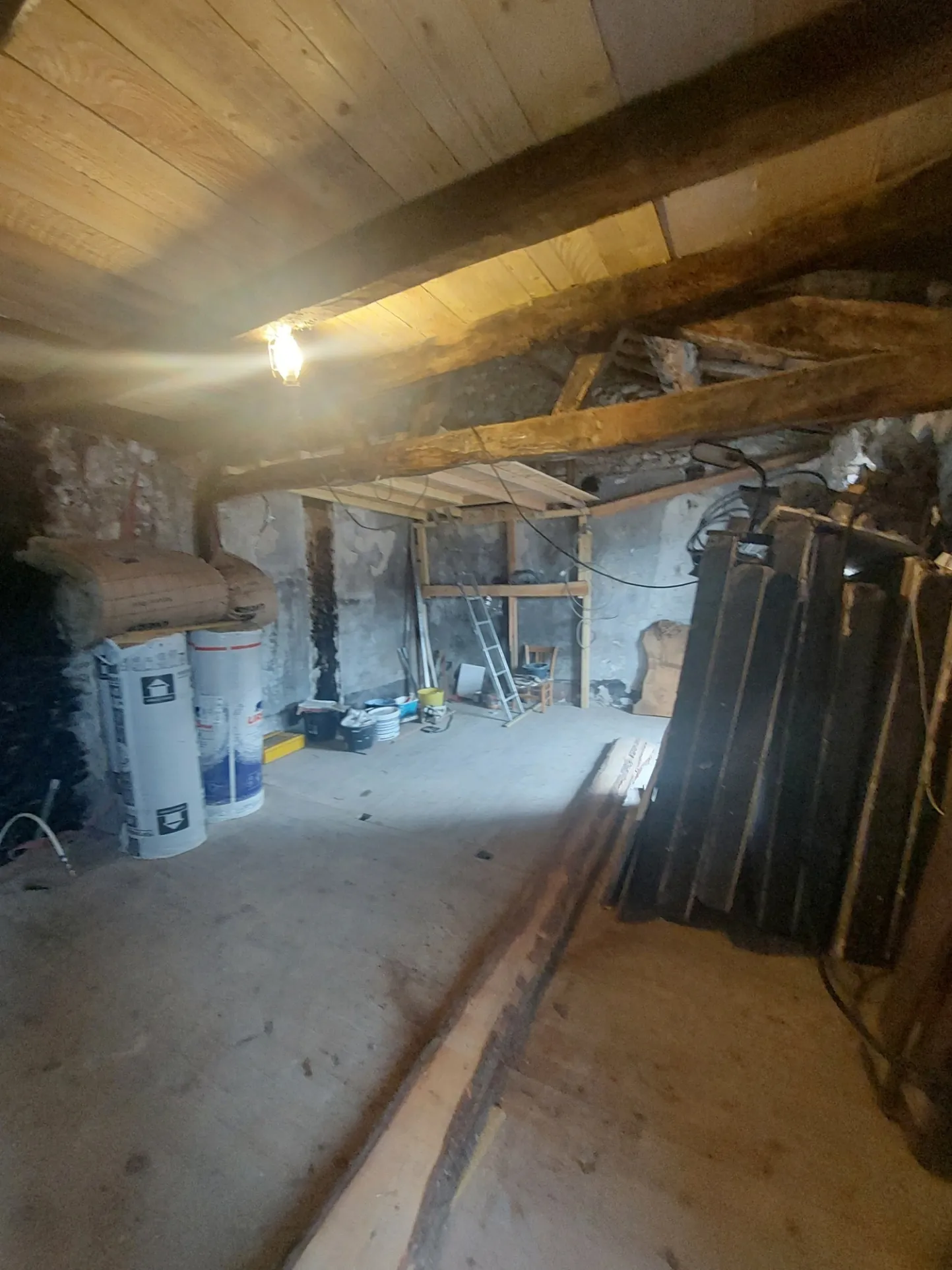 Maison de village rénovable à Fayet - Charme et potentiel en Ariège 