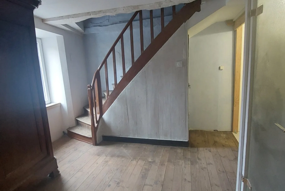 Maison de village rénovable à Fayet - Charme et potentiel en Ariège 
