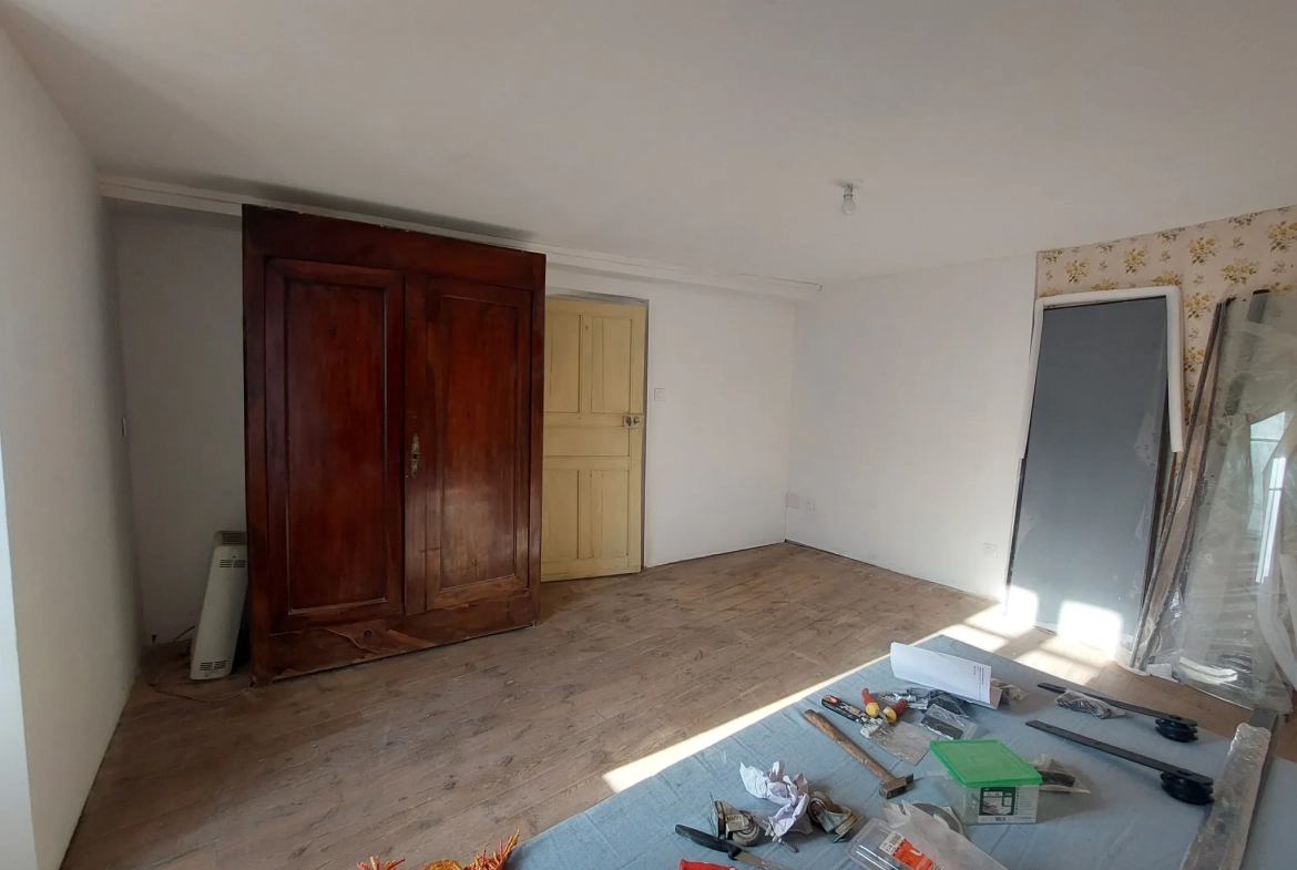 Maison de village rénovable à Fayet - Charme et potentiel en Ariège 