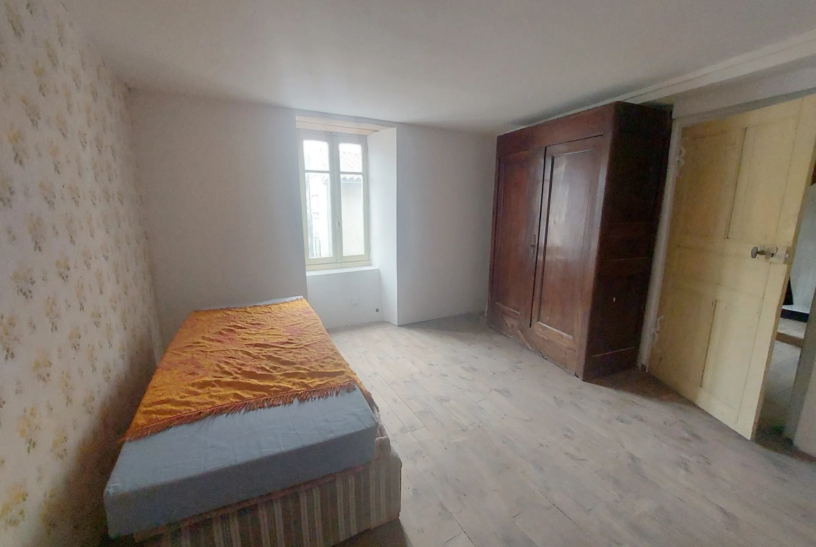 Maison de village rénovable à Fayet - Charme et potentiel en Ariège 