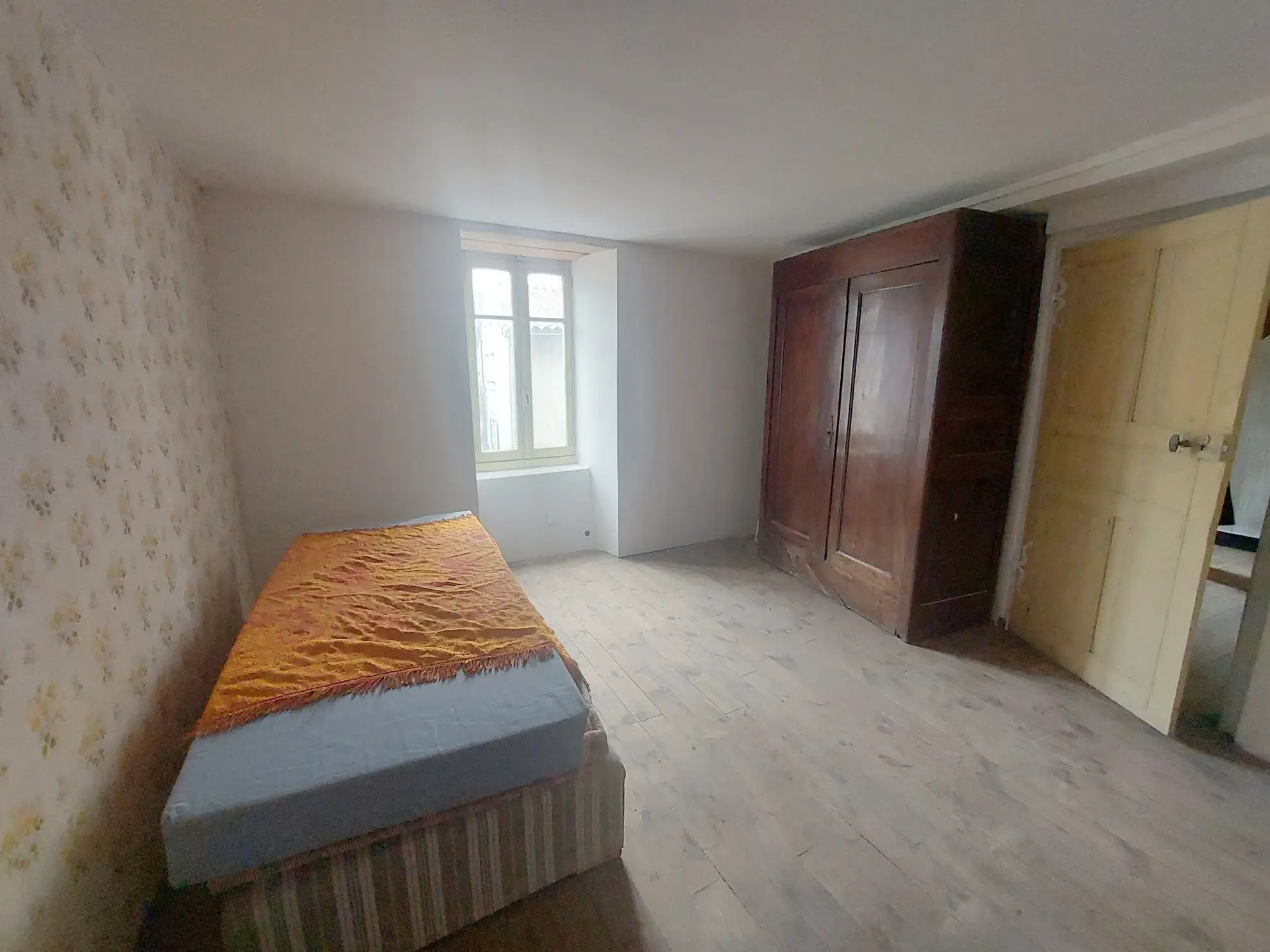 Maison de village rénovable à Fayet - Charme et potentiel en Ariège 