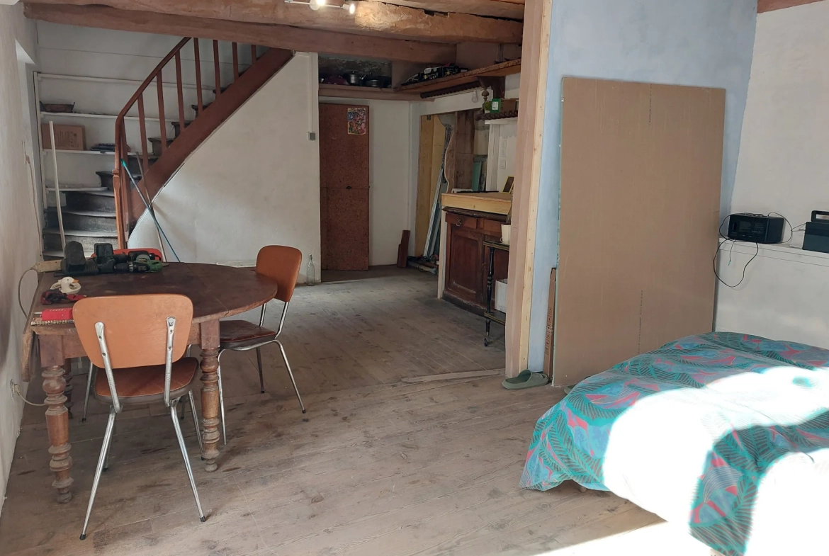 Maison de village rénovable à Fayet - Charme et potentiel en Ariège 