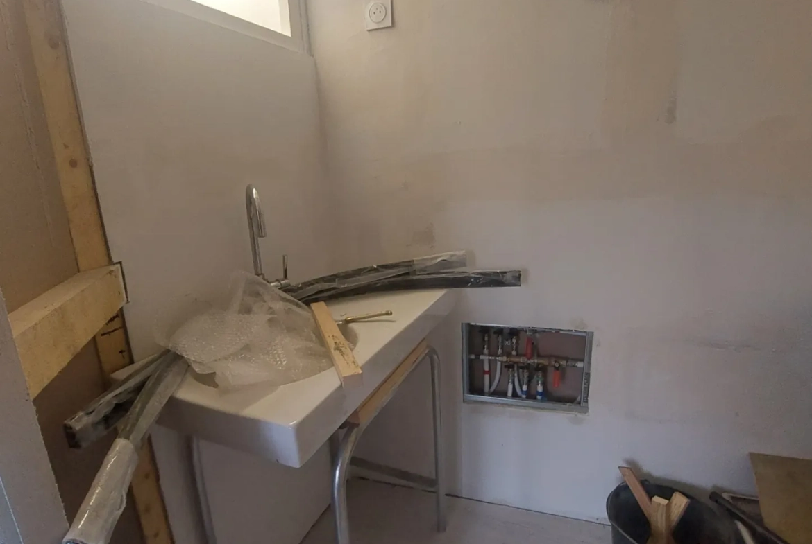 Maison de village rénovable à Fayet - Charme et potentiel en Ariège 