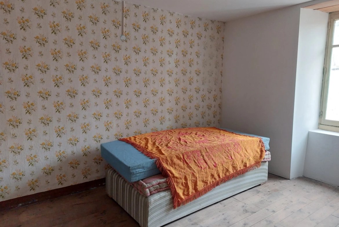 Maison de village rénovable à Fayet - Charme et potentiel en Ariège 