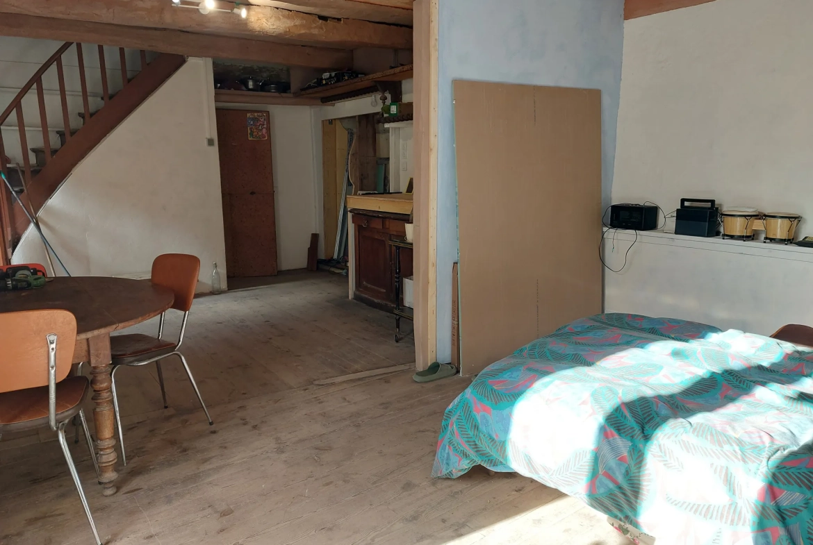 Maison de village rénovable à Fayet - Charme et potentiel en Ariège 