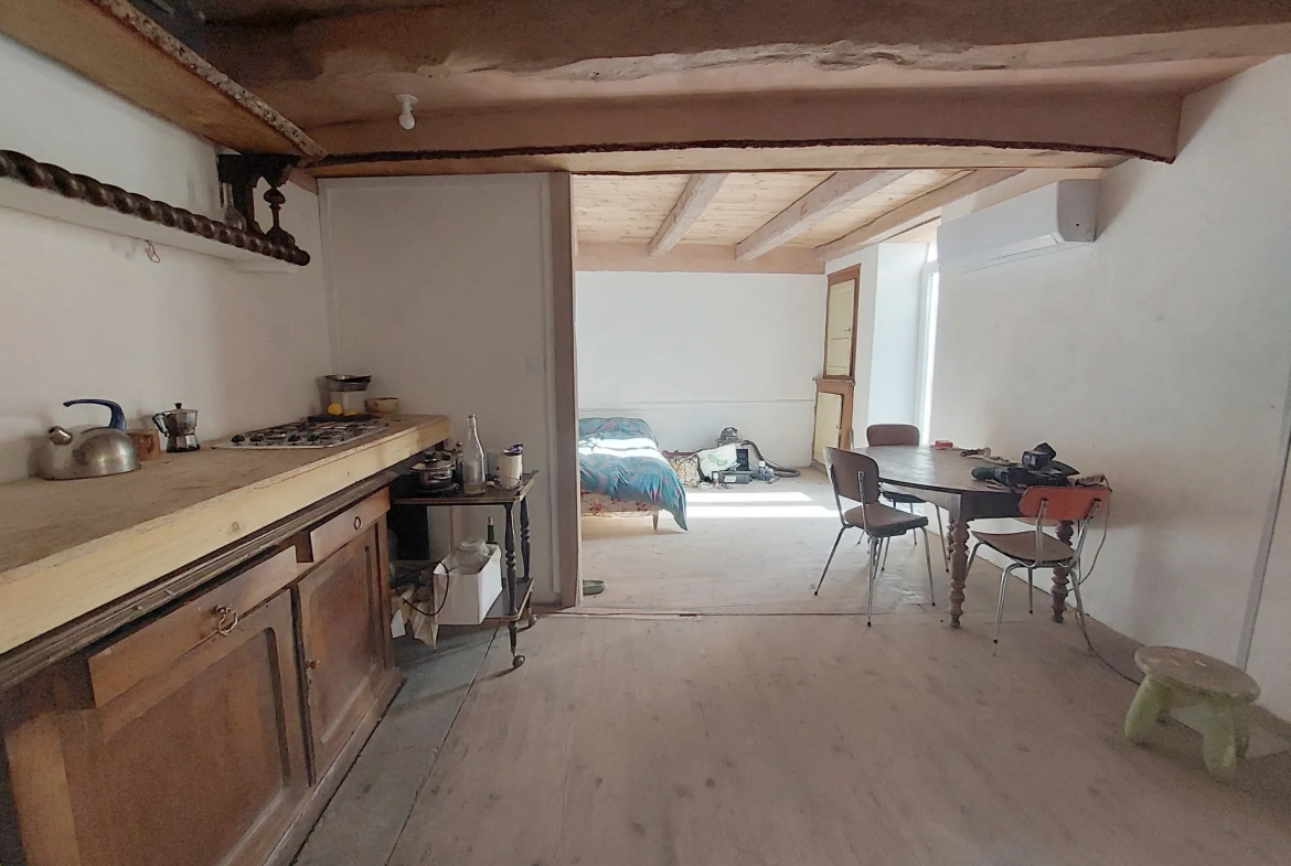Maison de village rénovable à Fayet - Charme et potentiel en Ariège 
