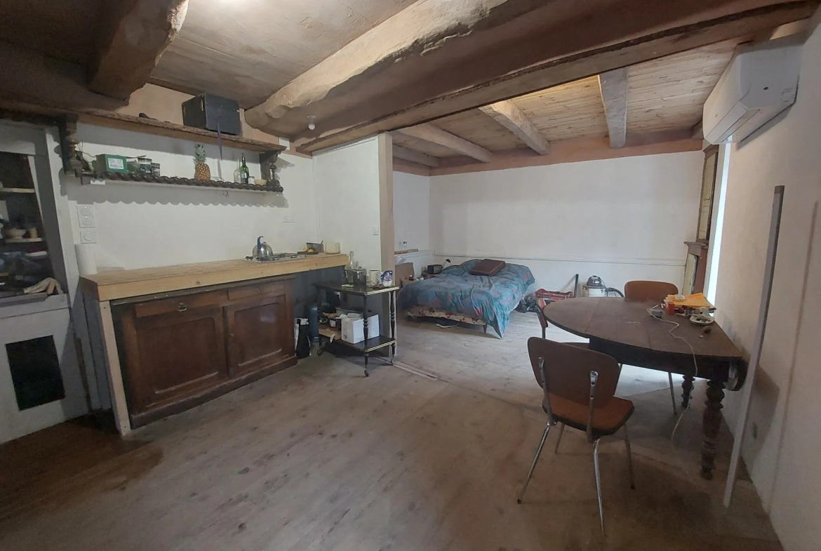 Maison de village rénovable à Fayet - Charme et potentiel en Ariège 