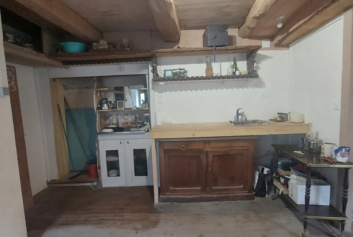 Maison de village rénovable à Fayet - Charme et potentiel en Ariège 