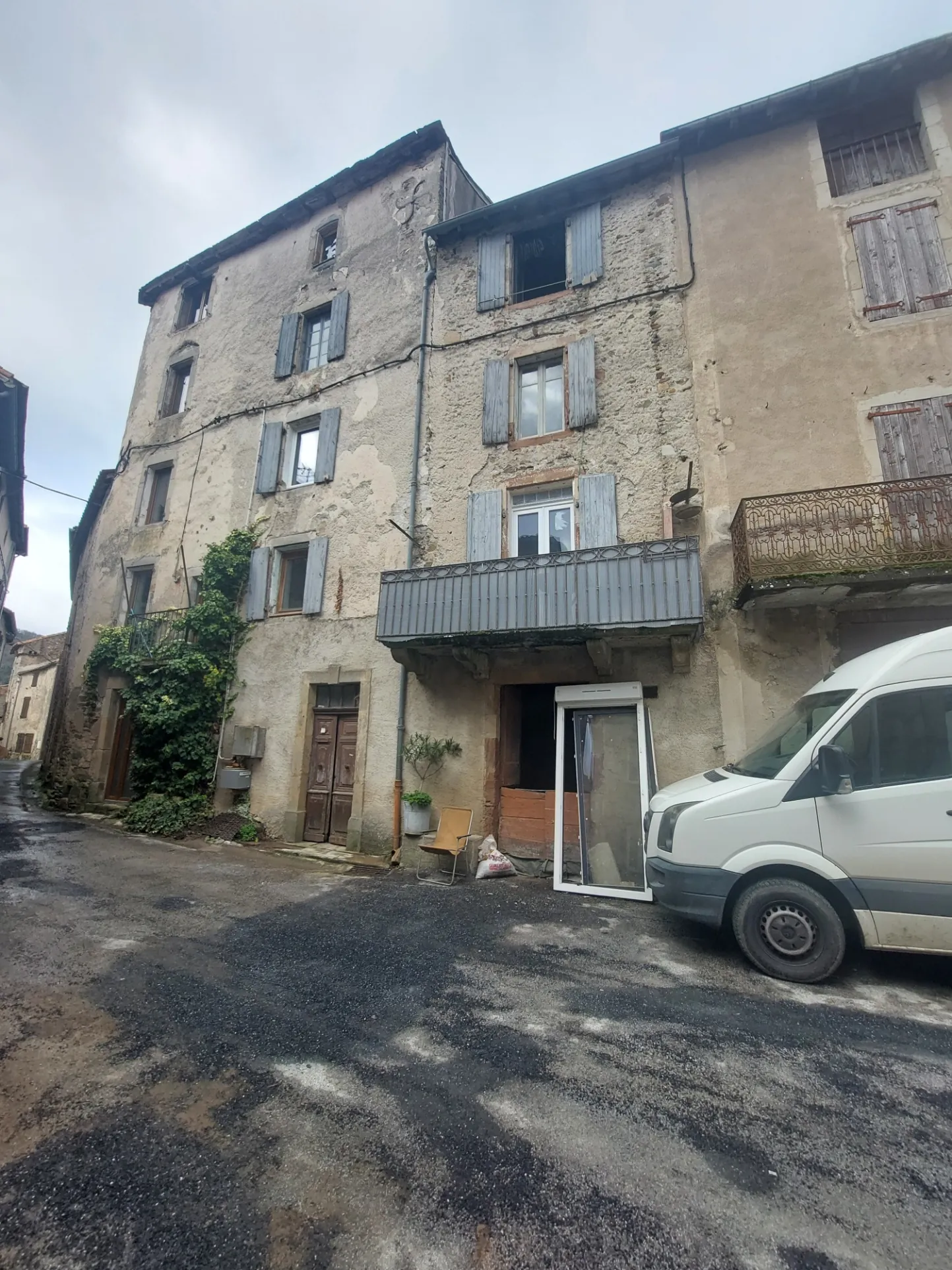 Maison de village rénovable à Fayet - Charme et potentiel en Ariège 