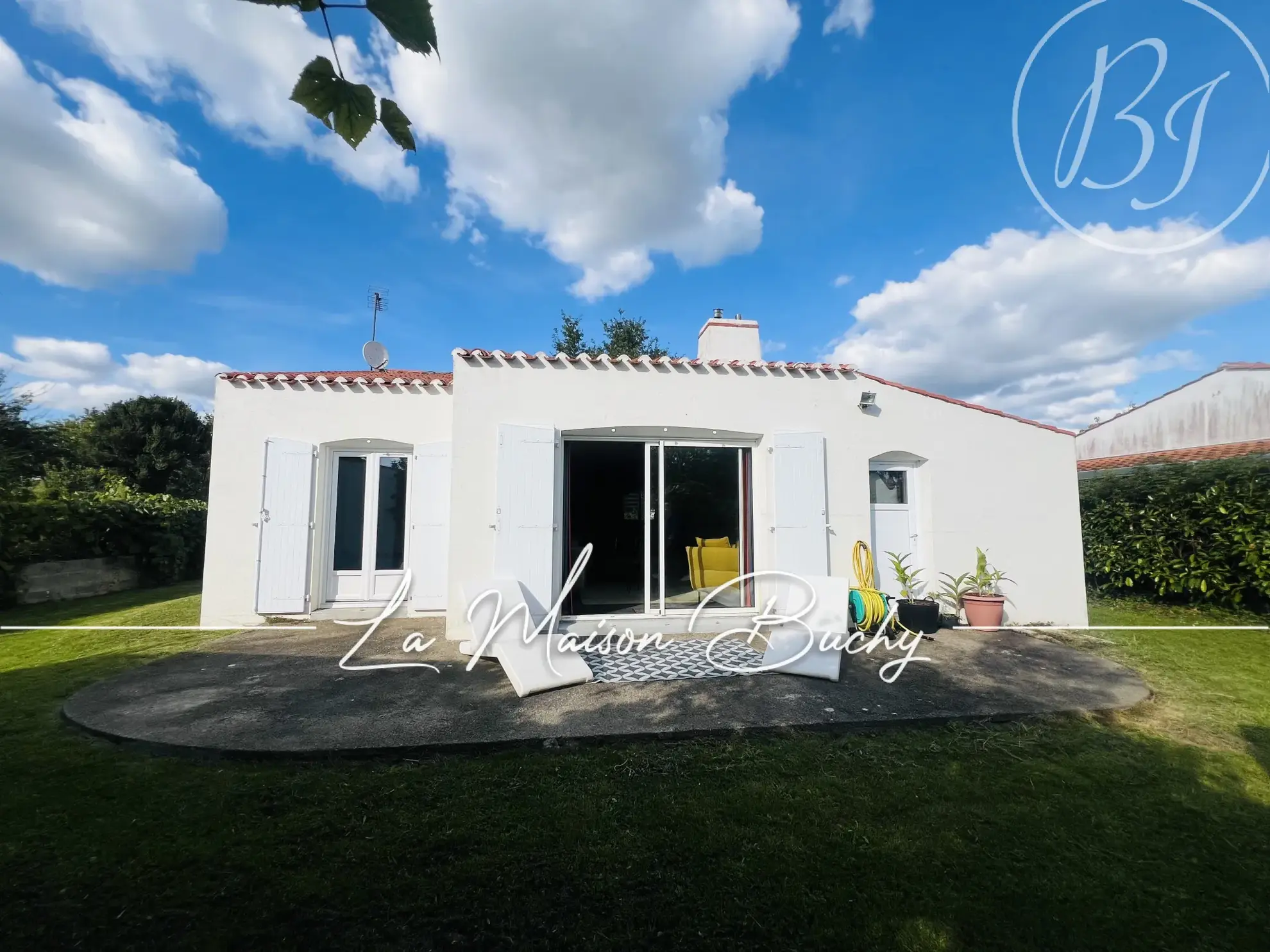 Maison rénovée avec terrasse et terrain de 780 m² à Ste Foy 