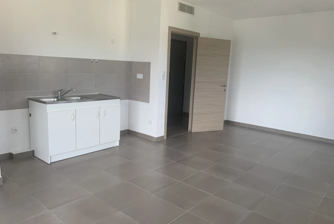 Appartement T2 en centre-ville de Ghisonaccia avec balcony, disponible en 2025 