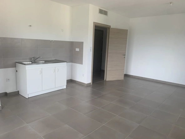 Appartement T2 en centre-ville de Ghisonaccia avec balcony, disponible en 2025
