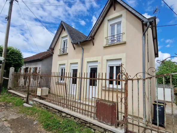 Maison à vendre à Lubersac avec terrasse, jardin et dépendance