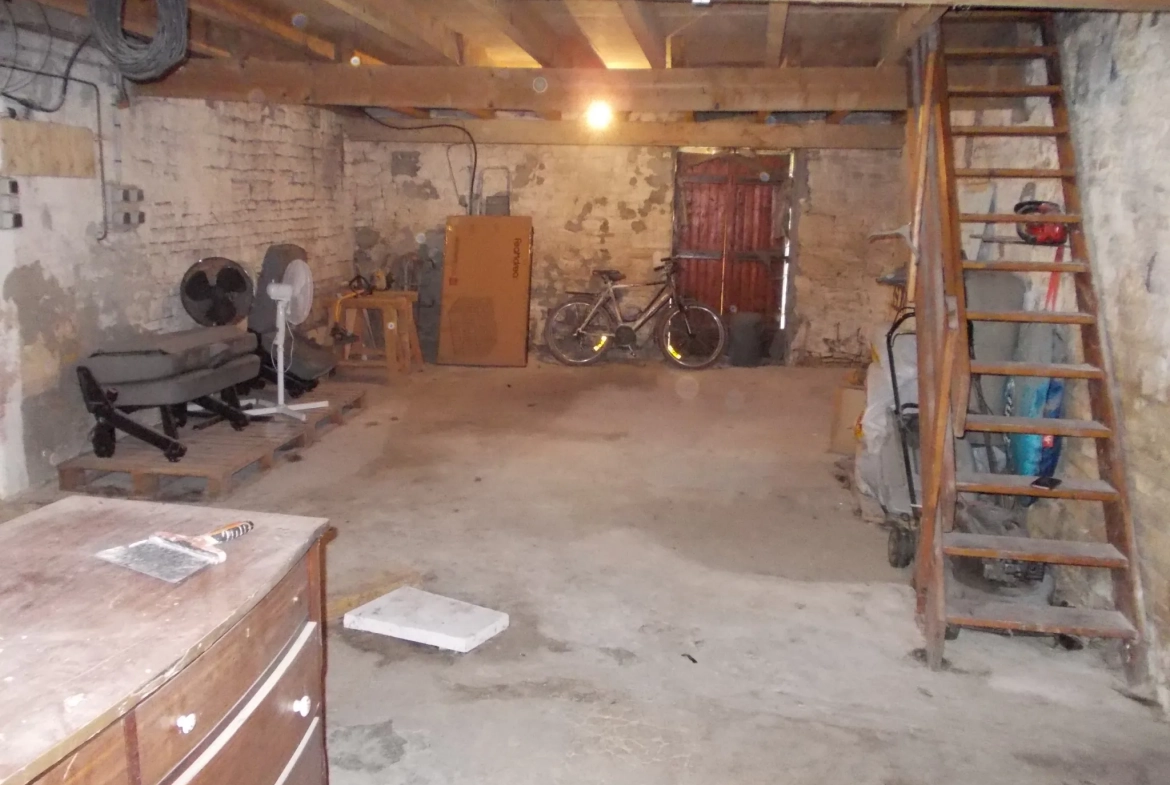 Maison charentaise avec dépendances, piscine, proche Cognac - secteur Saint-Sever 16 